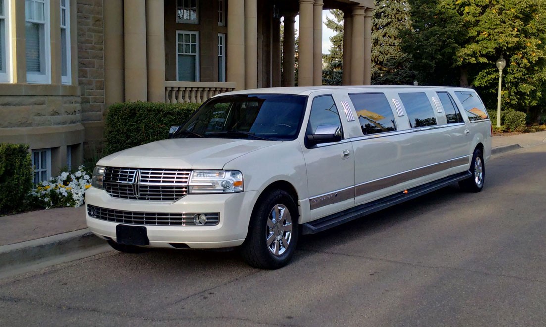 Lincolin Navigator exterior